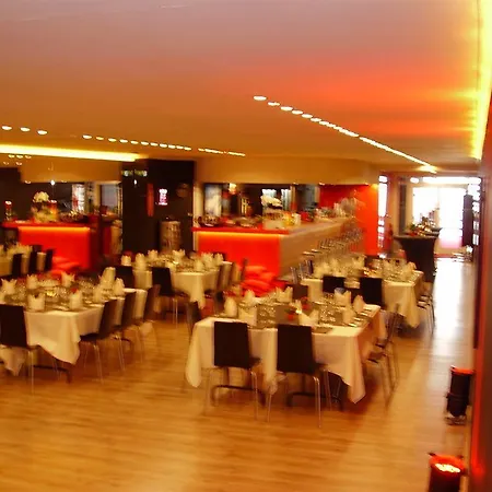 Luxe 1-2-3 Hotel
